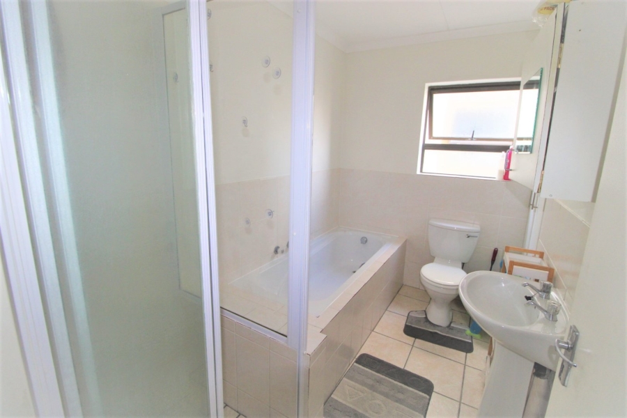 2 Bedroom Property for Sale in Guldenland Western Cape